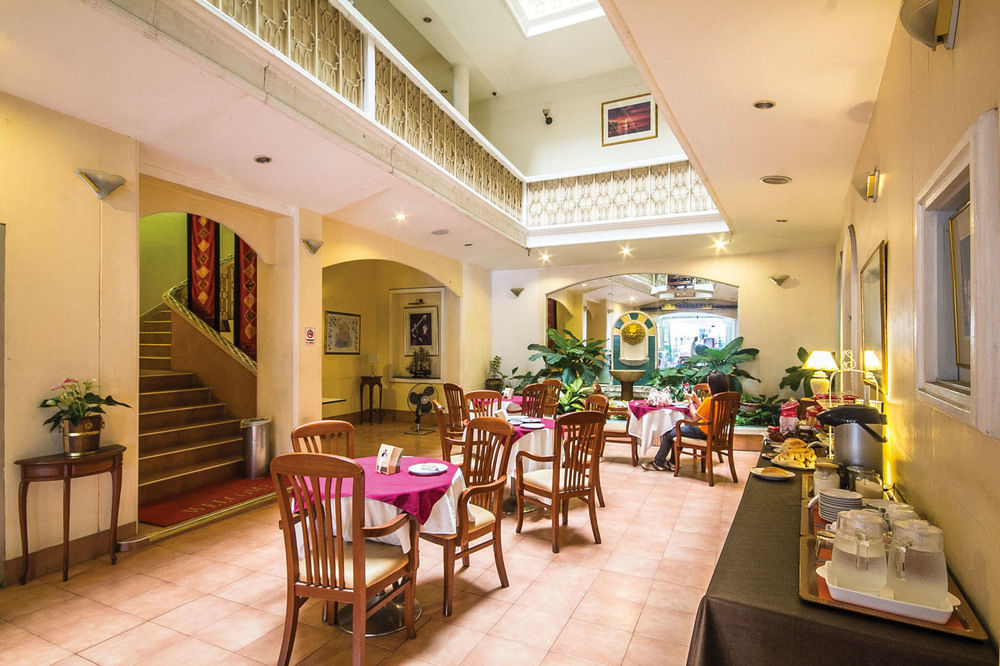 Sri Isan Hotel Убонратчатхани Экстерьер фото